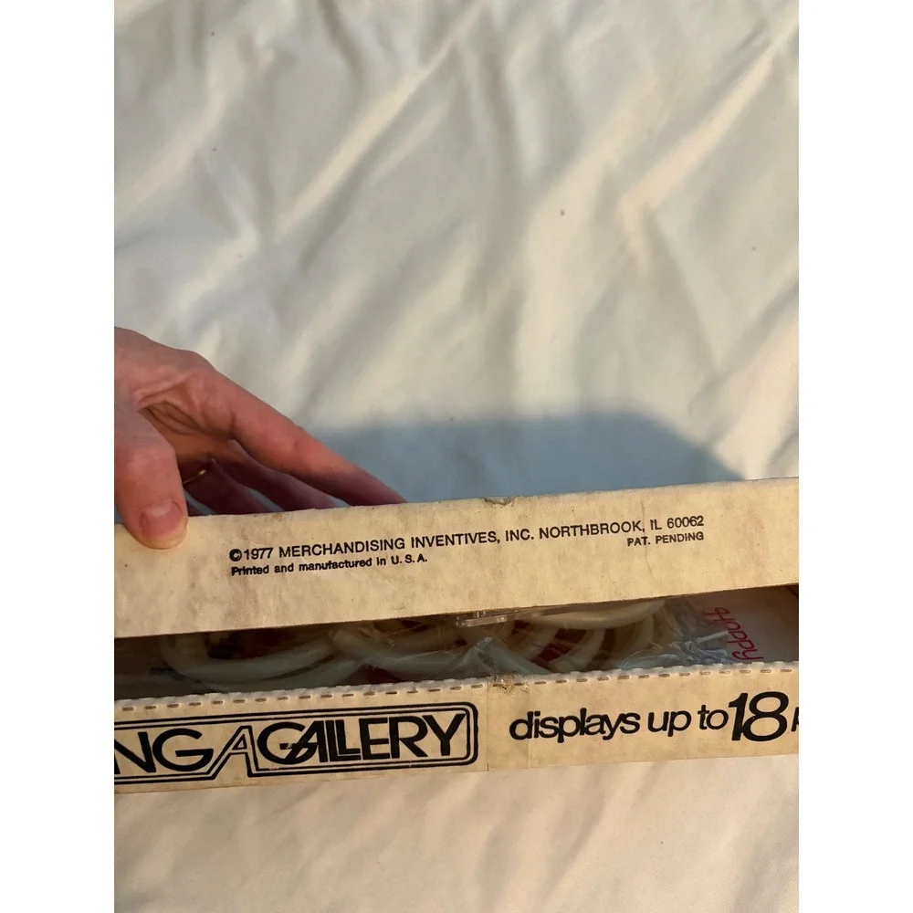 Hang-A-Gallery Photo Mobile Kit Vintage 1977 Retro Decor White Displays 18 Photo
